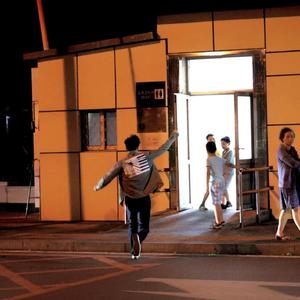 女人脱精光让男人桶
